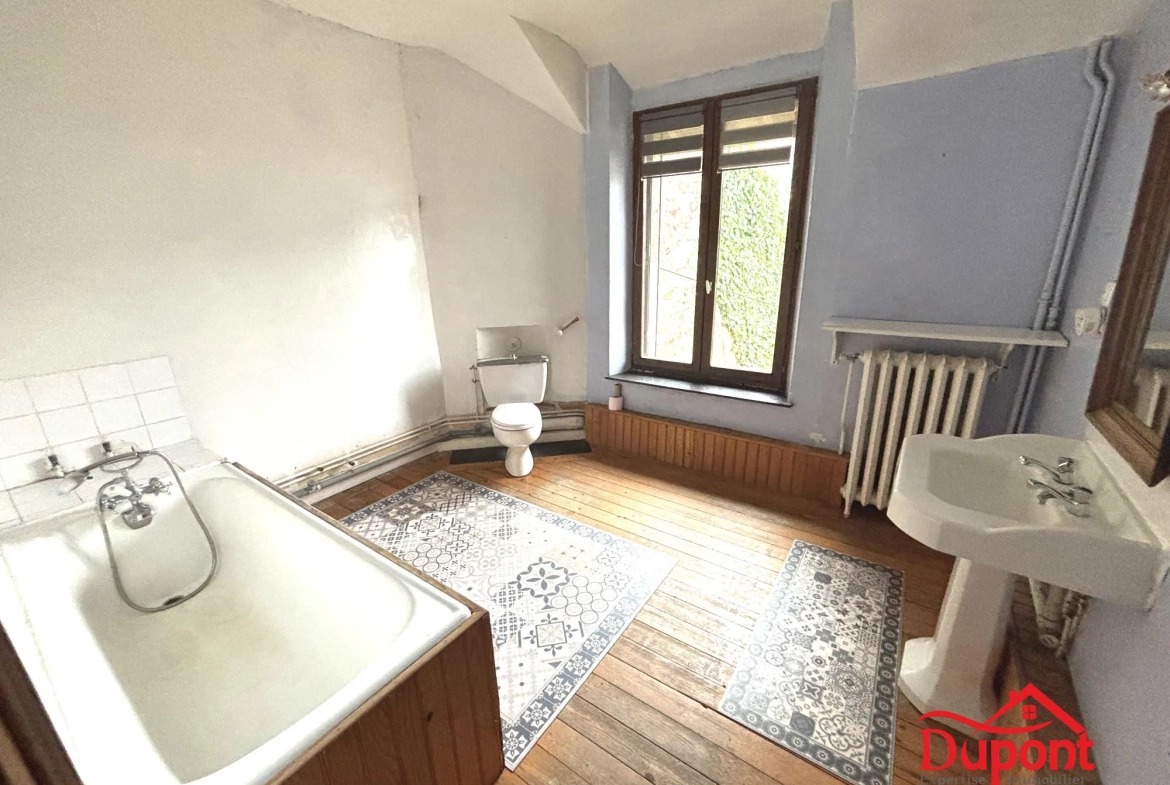 Charmante maison à Rocroi avec jardin, garage et potentiel d'extension 