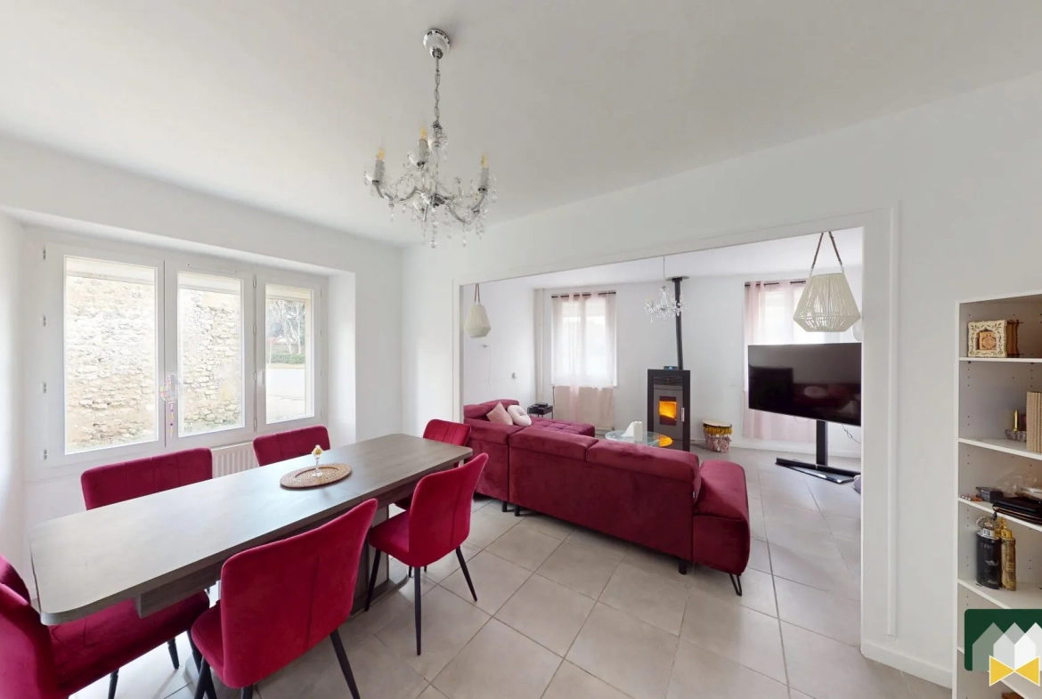 Salle à manger / salon Maison de ville à Houville-la-Branche de 117m² avec cour et dépendance 