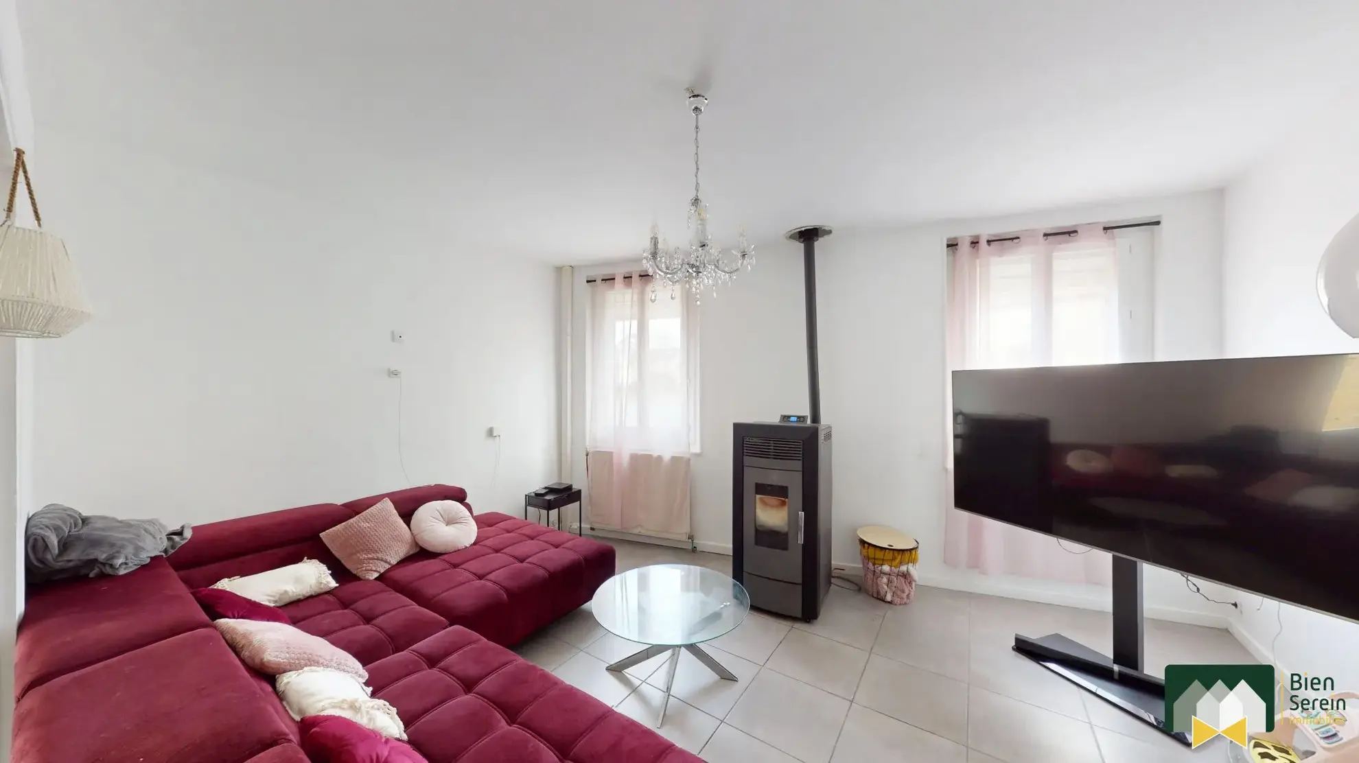 Salon Maison de ville à Houville-la-Branche de 117m² avec cour et dépendance 