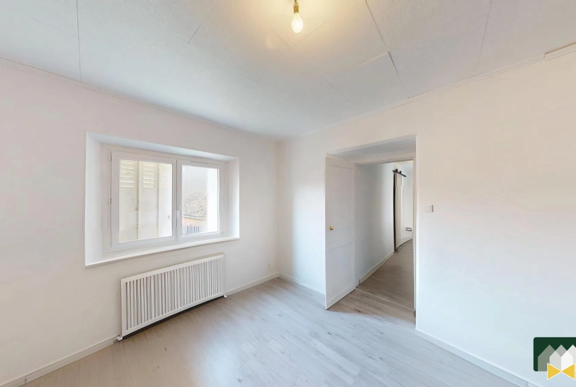 Chambre  Maison de ville à Houville-la-Branche de 117m² avec cour et dépendance 