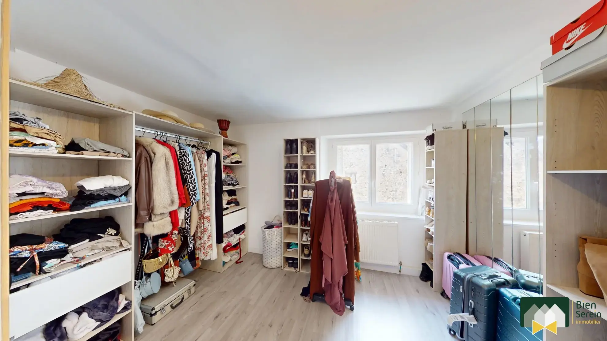 Dressing Maison de ville à Houville-la-Branche de 117m² avec cour et dépendance 