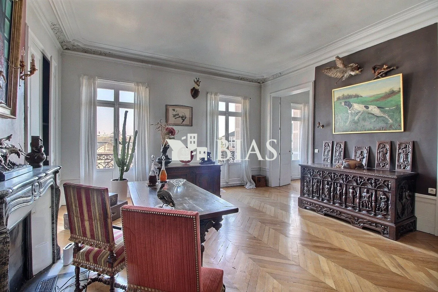Appartement Haussmannien à Elbeuf avec parking et espace lumineux 