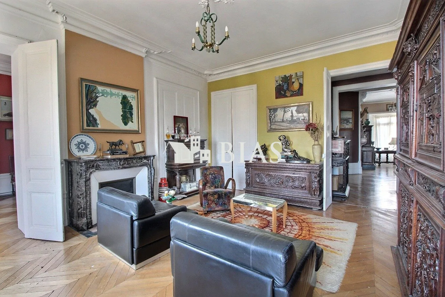 Appartement Haussmannien à Elbeuf avec parking et espace lumineux 