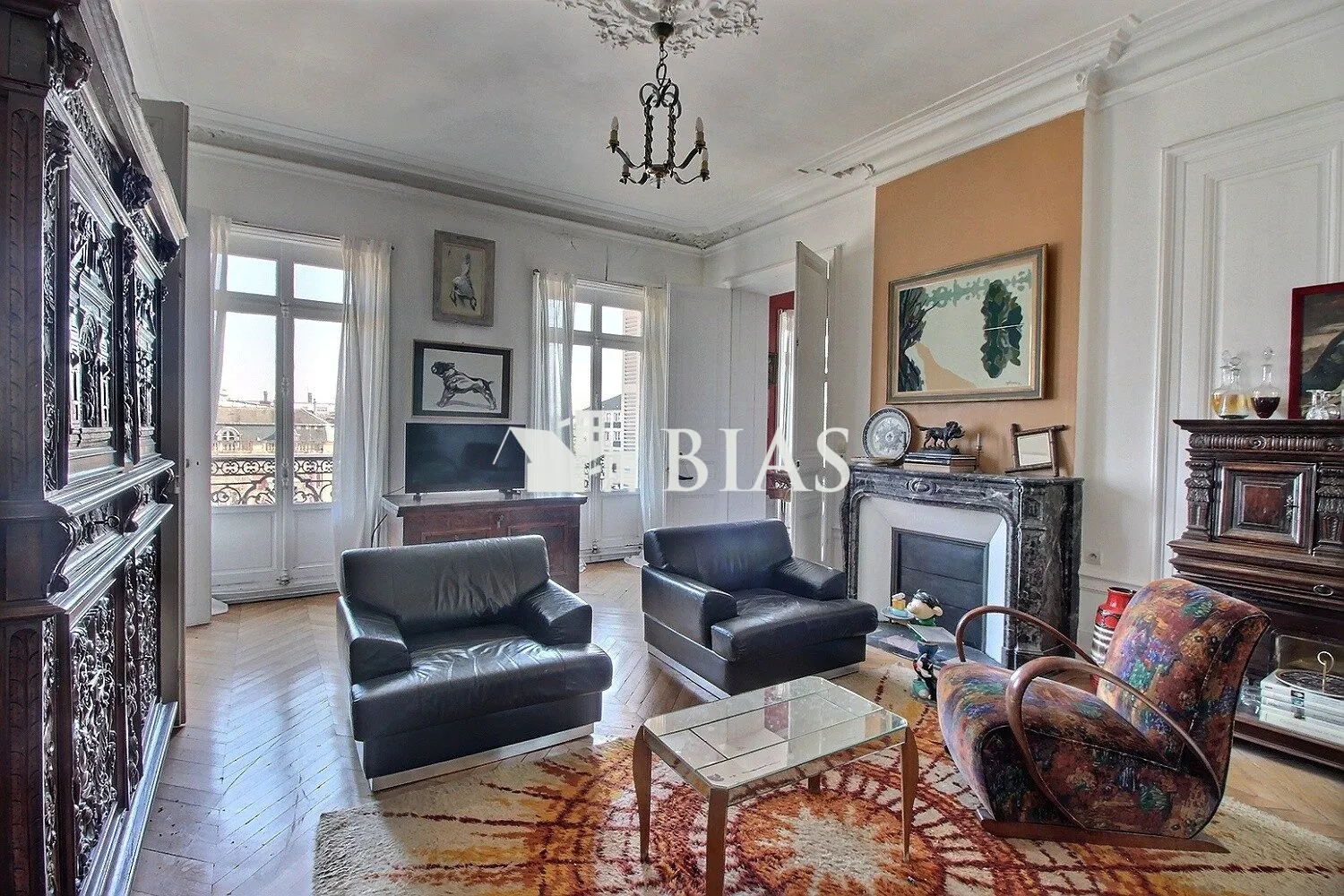 Appartement Haussmannien à Elbeuf avec parking et espace lumineux 