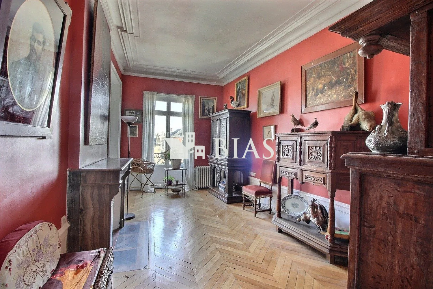 Appartement Haussmannien à Elbeuf avec parking et espace lumineux 