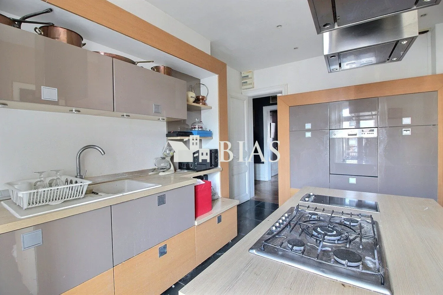 Appartement Haussmannien à Elbeuf avec parking et espace lumineux 