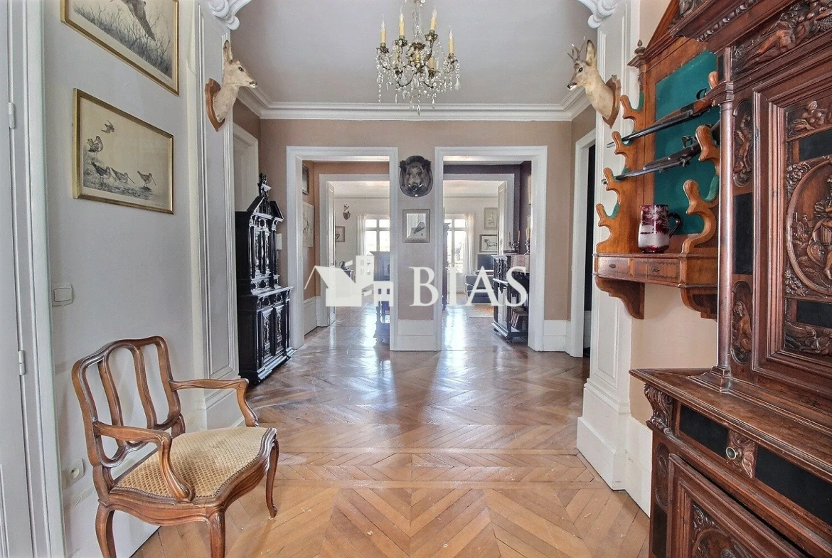 Appartement Haussmannien à Elbeuf avec parking et espace lumineux 