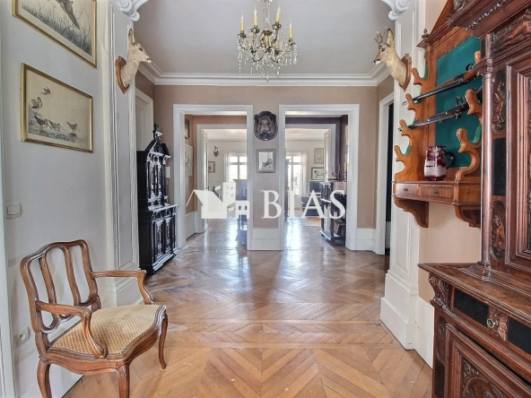 Appartement Haussmannien à Elbeuf avec parking et espace lumineux