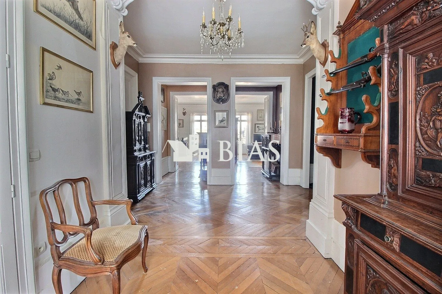 Appartement Haussmannien à Elbeuf avec parking et espace lumineux 