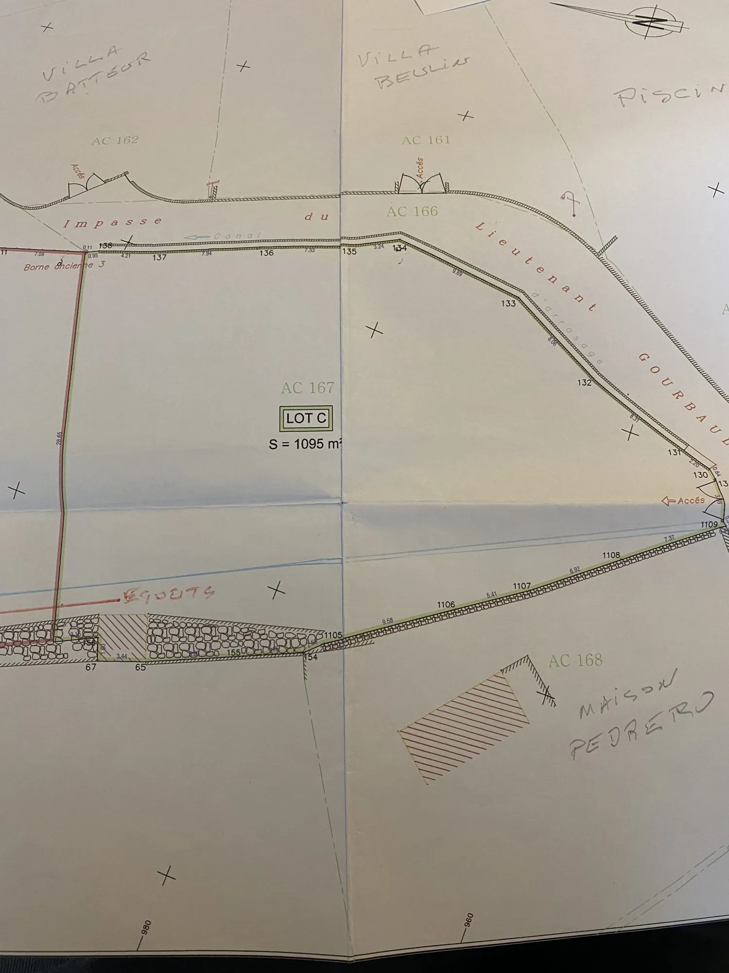 Terrain constructible à Vernet-les-Bains avec vue sur le Canigou et accès aux commodités 
