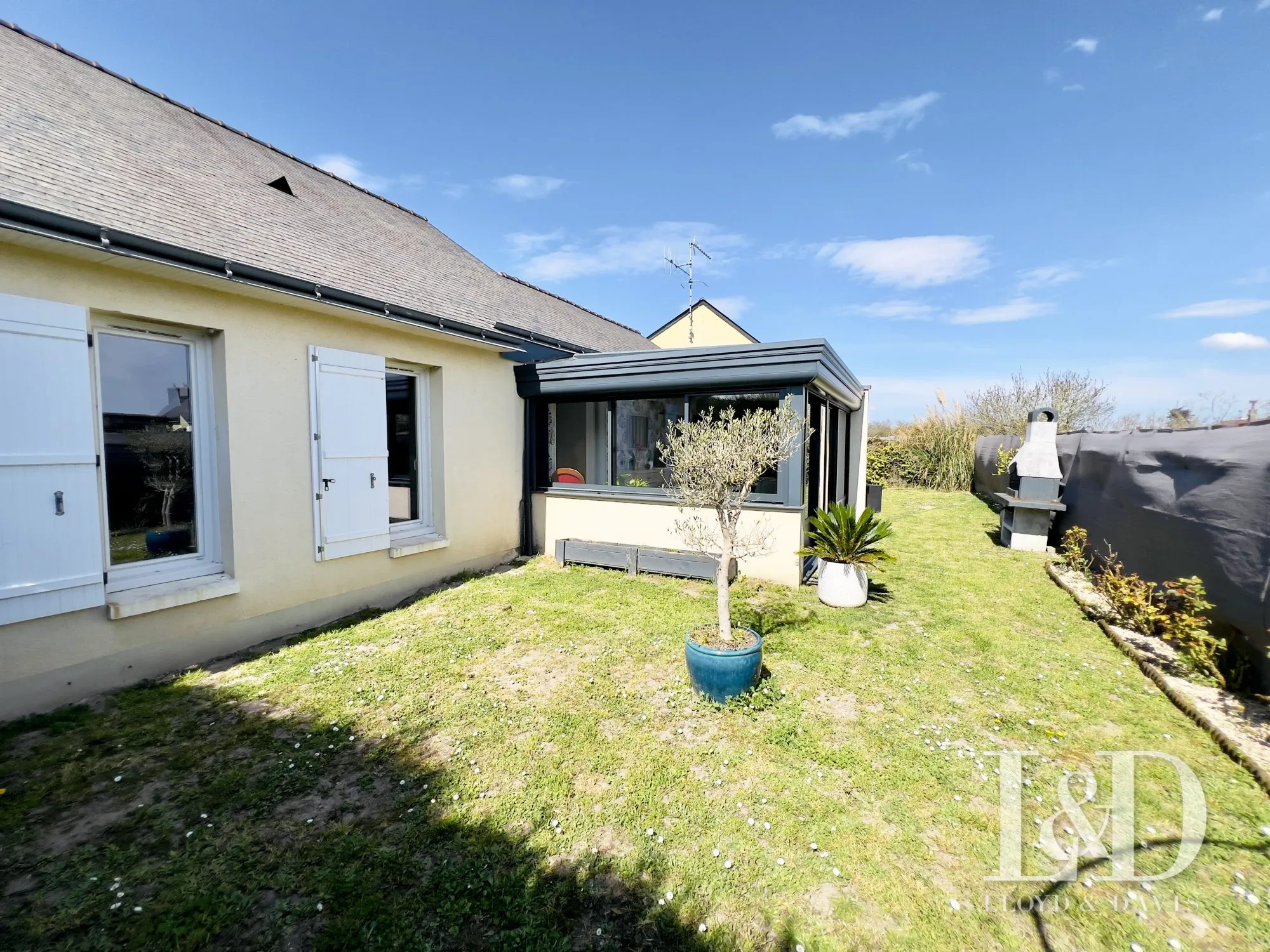 Maison rénovée lumineuse avec jardin à Saumur, proche commodités 