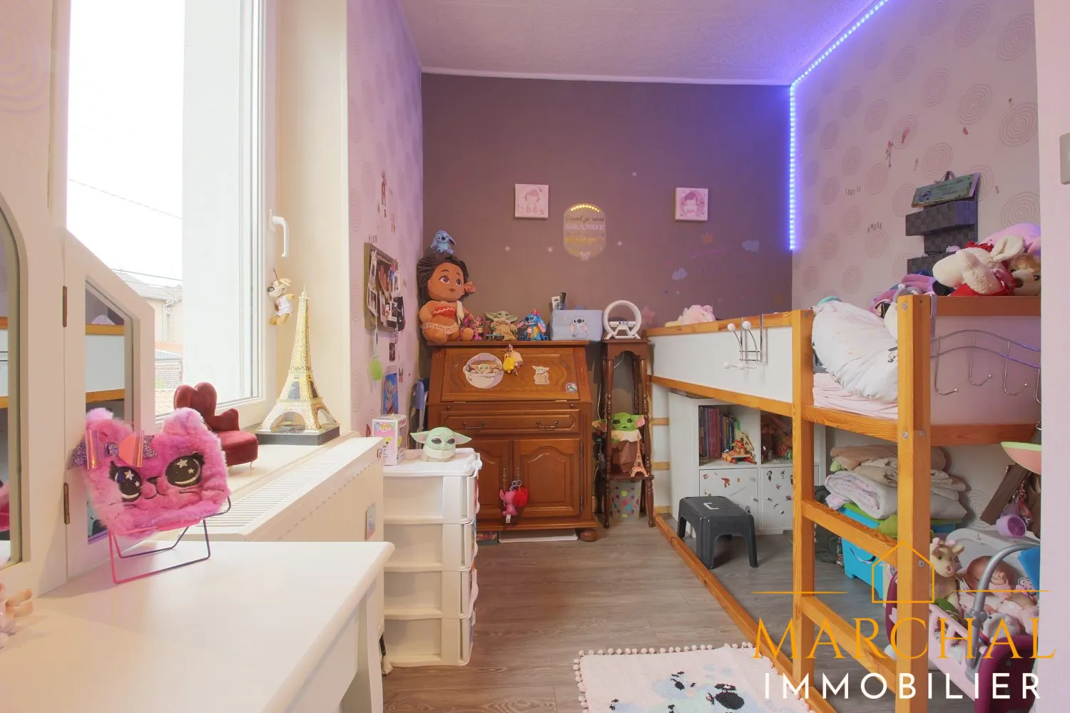 Maison spacieuse à Moutiers avec jardin clos, Véranda et possibilité d’aménagement au dernier étage 
