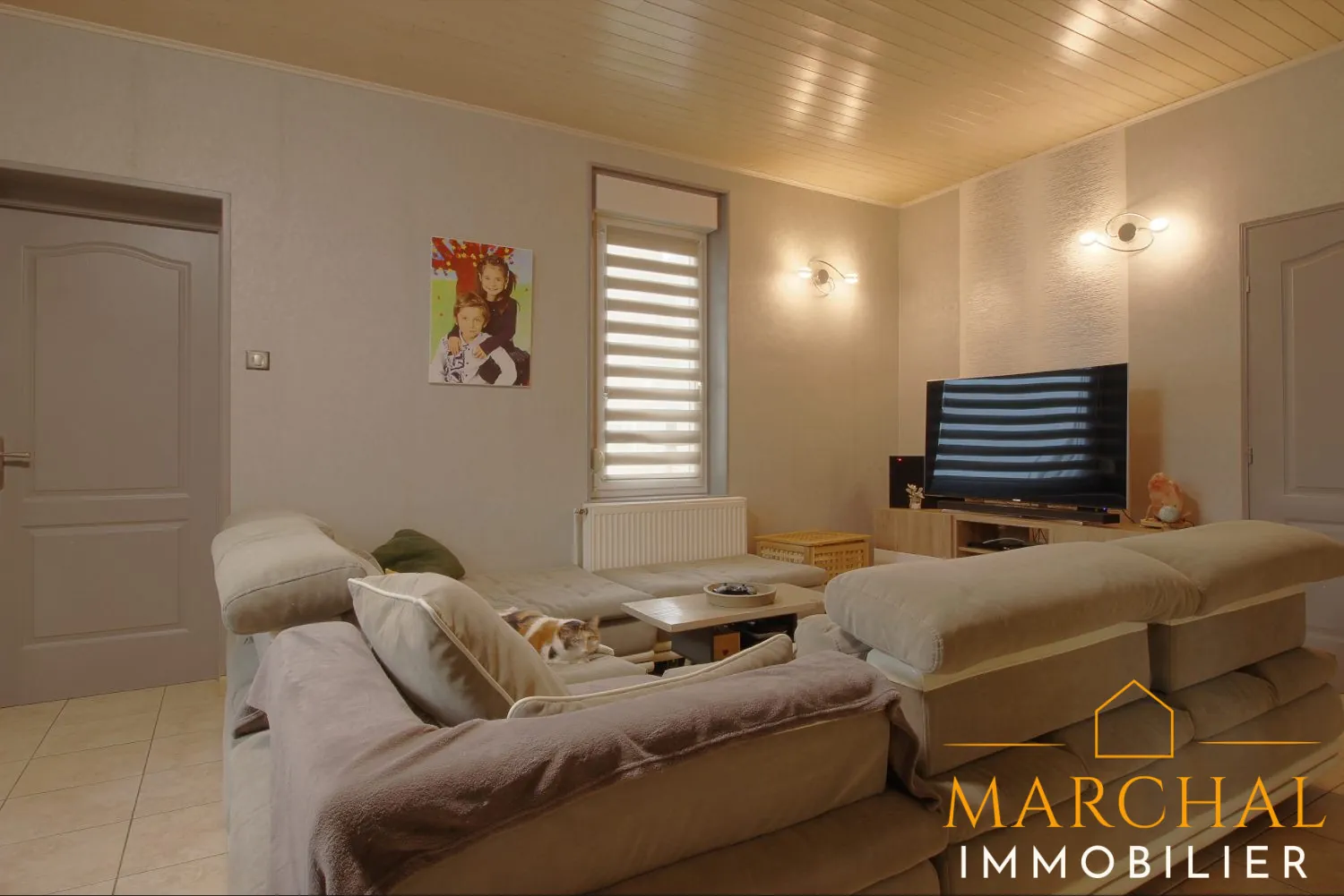 Maison spacieuse à Moutiers avec jardin clos, Véranda et possibilité d’aménagement au dernier étage 