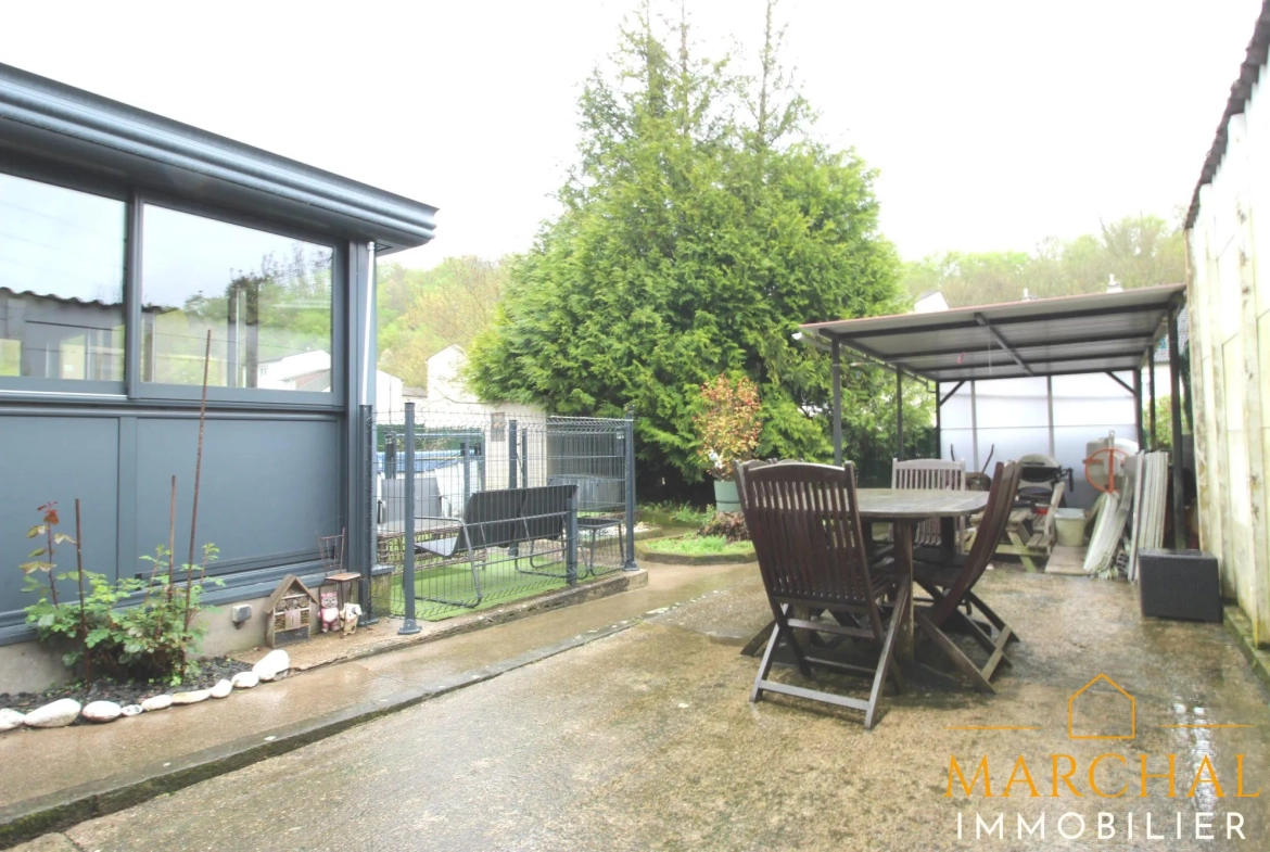 Maison spacieuse à Moutiers avec jardin clos, Véranda et possibilité d’aménagement au dernier étage 