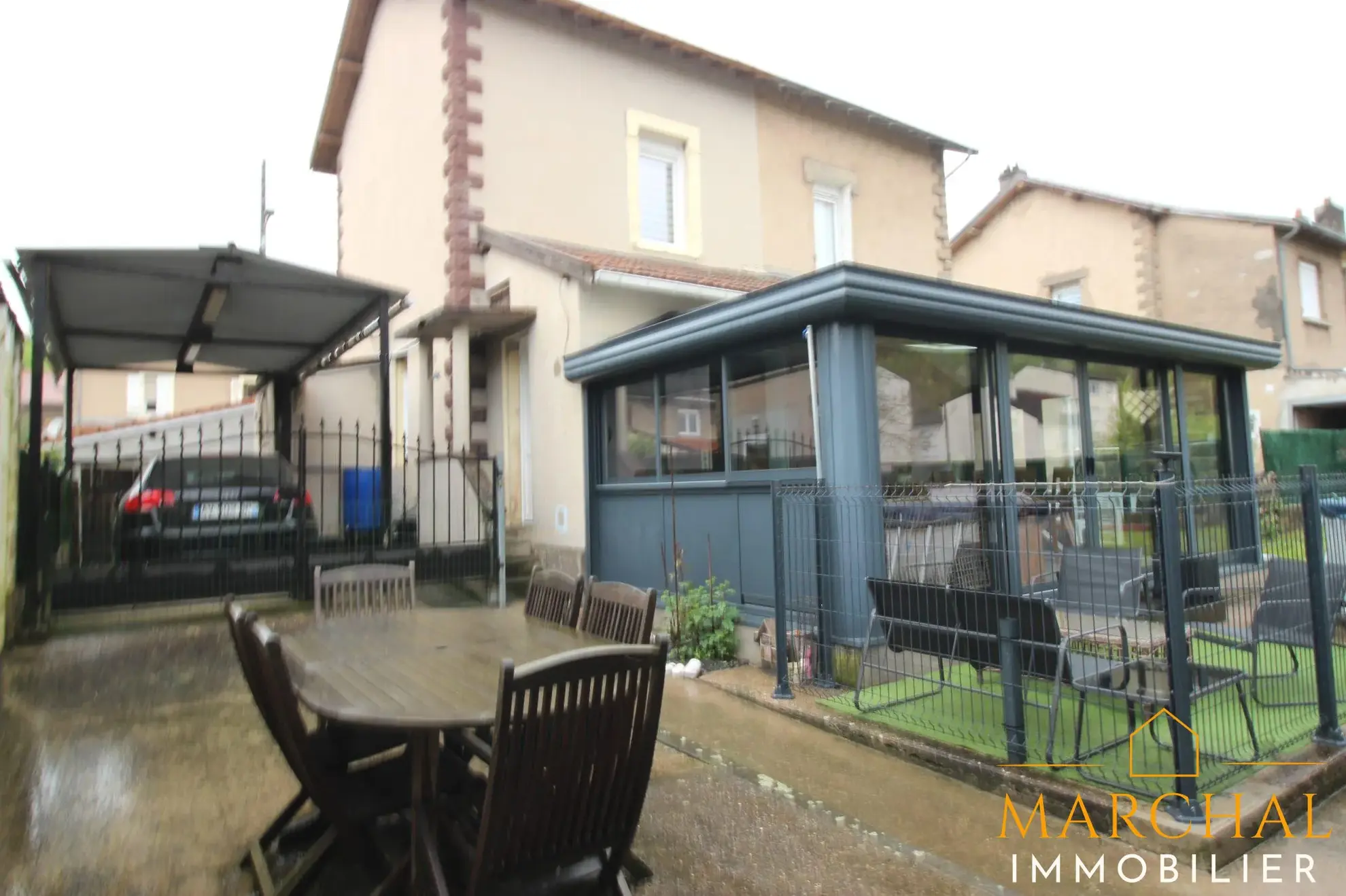 Maison spacieuse à Moutiers avec jardin clos, Véranda et possibilité d’aménagement au dernier étage 