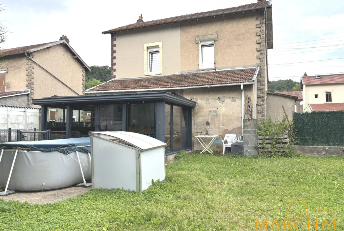Maison spacieuse à Moutiers avec jardin clos, Véranda et possibilité d’aménagement au dernier étage 