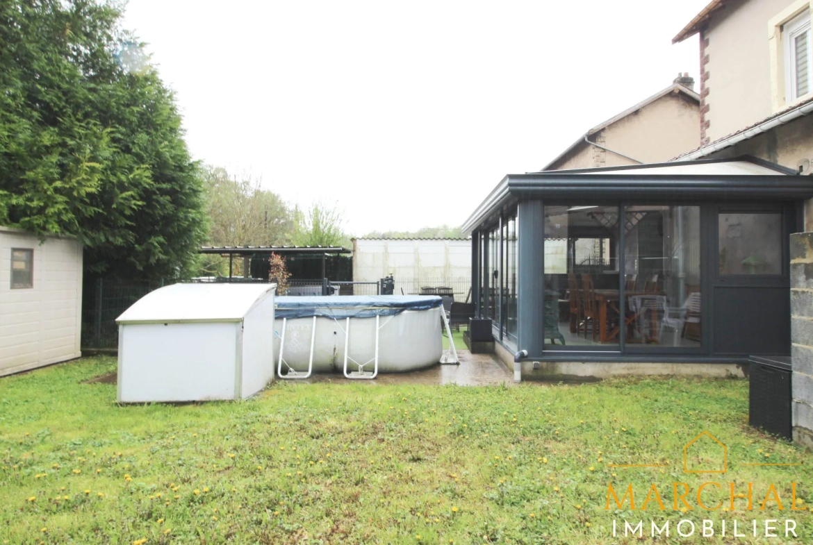 Maison spacieuse à Moutiers avec jardin clos, Véranda et possibilité d’aménagement au dernier étage 