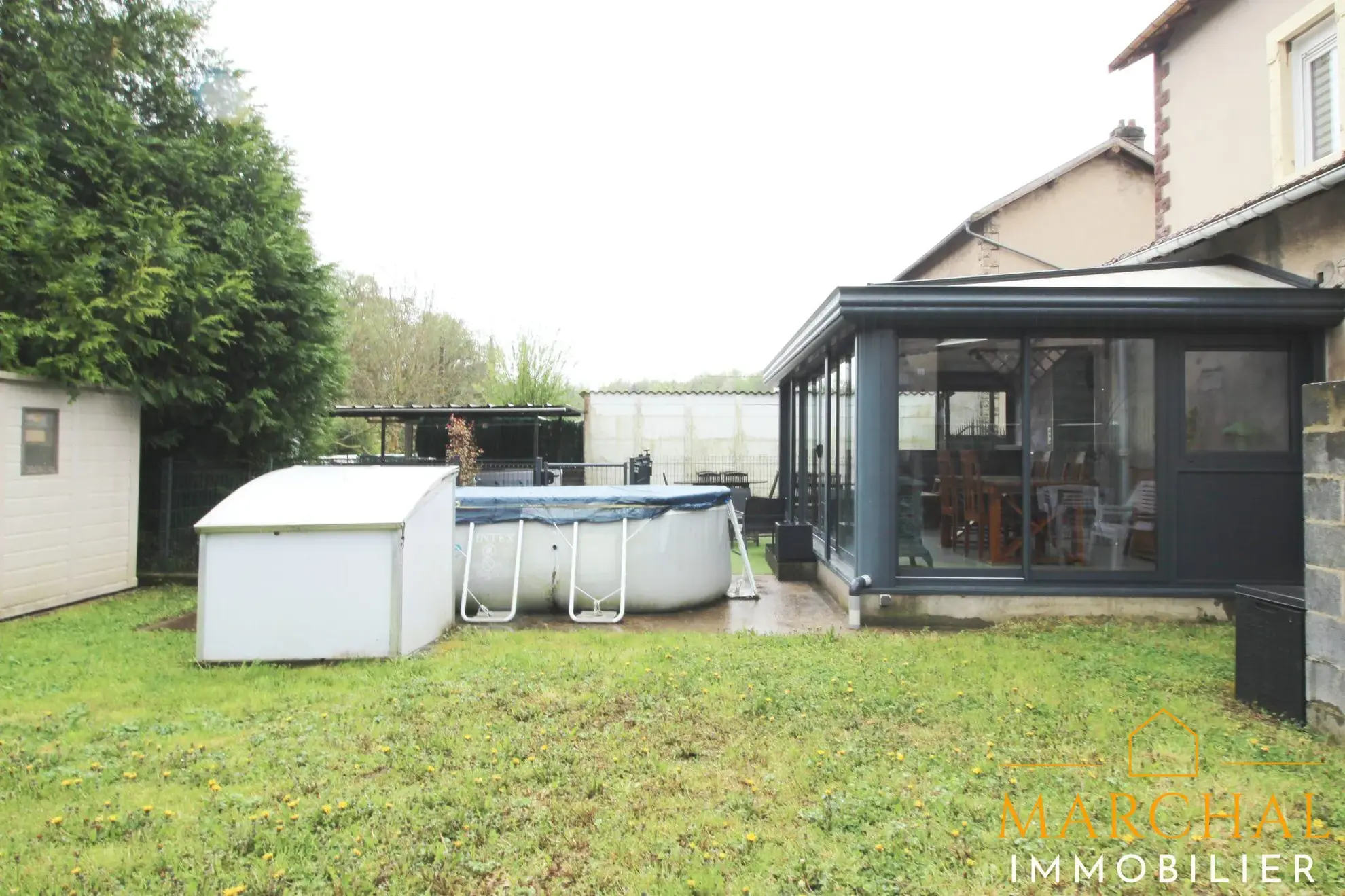 Maison spacieuse à Moutiers avec jardin clos, Véranda et possibilité d’aménagement au dernier étage 