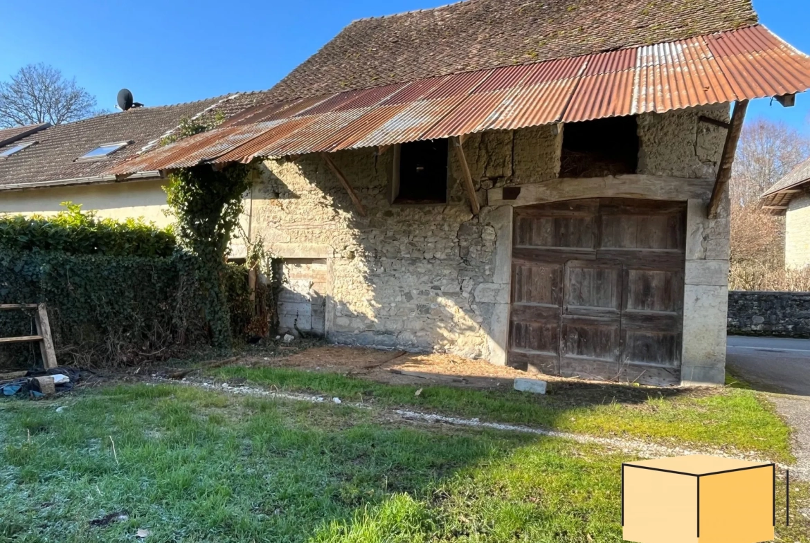 Opportunité de rénovation d'une grange à Belley avec terrain attenant de 153 m² 