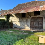 Opportunité de rénovation d'une grange à Belley avec terrain attenant de 153 m²