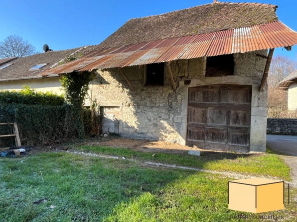 Opportunité de rénovation d'une grange à Belley avec terrain attenant de 153 m²
