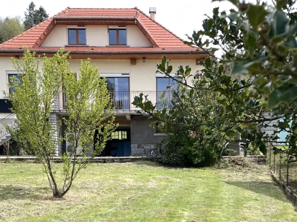 Villa lumineuse 106 m² avec terrain clos à La Monnerie-le-Montel, secteur calme