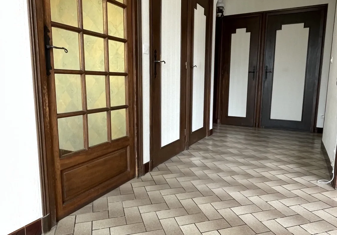 Villa lumineuse 106 m² avec terrain clos à La Monnerie-le-Montel, secteur calme 