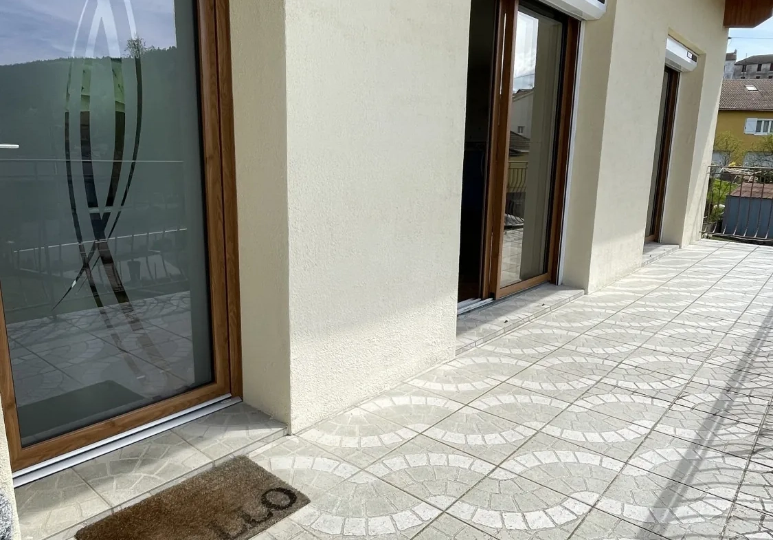 Villa lumineuse 106 m² avec terrain clos à La Monnerie-le-Montel, secteur calme 