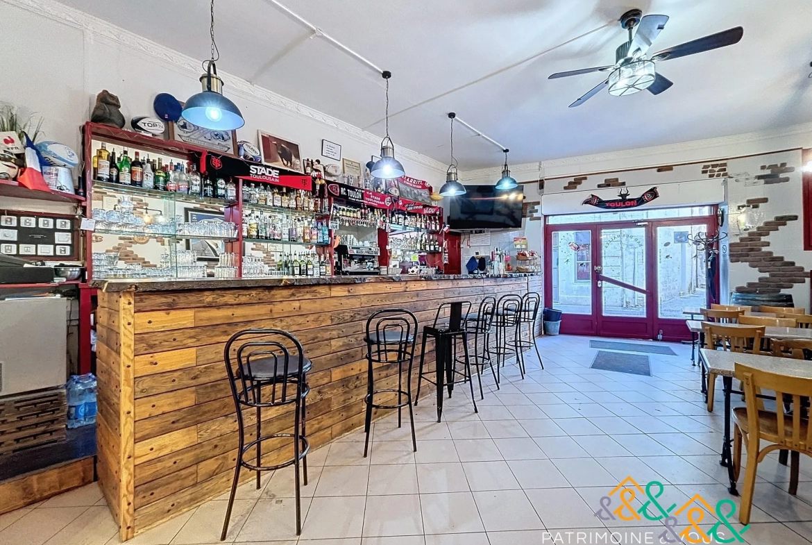 Fonds de commerce bar/restauration avec terrasse et logement à Beaucaire 