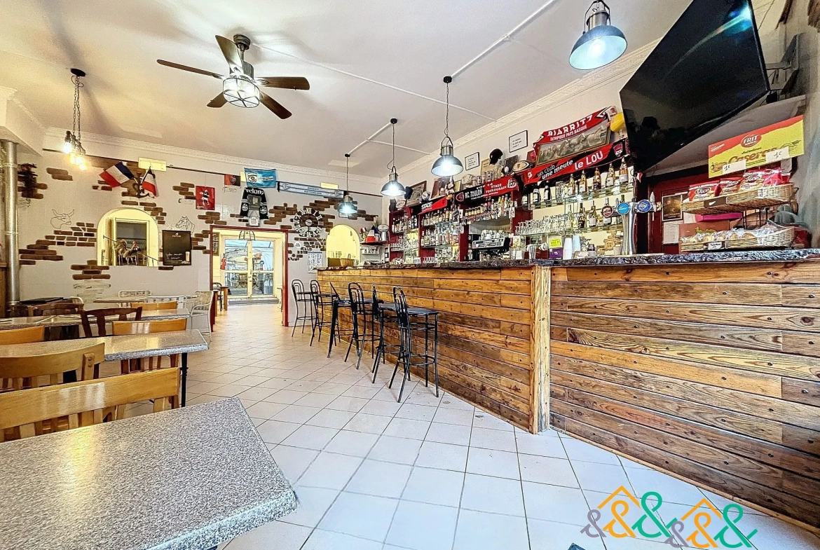 Fonds de commerce bar/restauration avec terrasse et logement à Beaucaire 