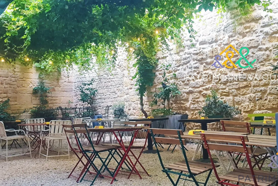 Fonds de commerce bar/restauration avec terrasse et logement à Beaucaire 
