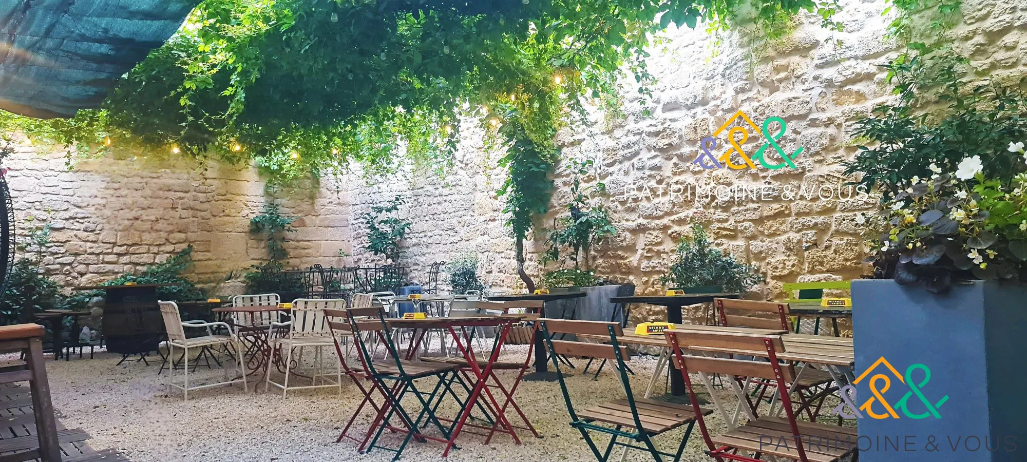 Fonds de commerce bar/restauration avec terrasse et logement à Beaucaire 