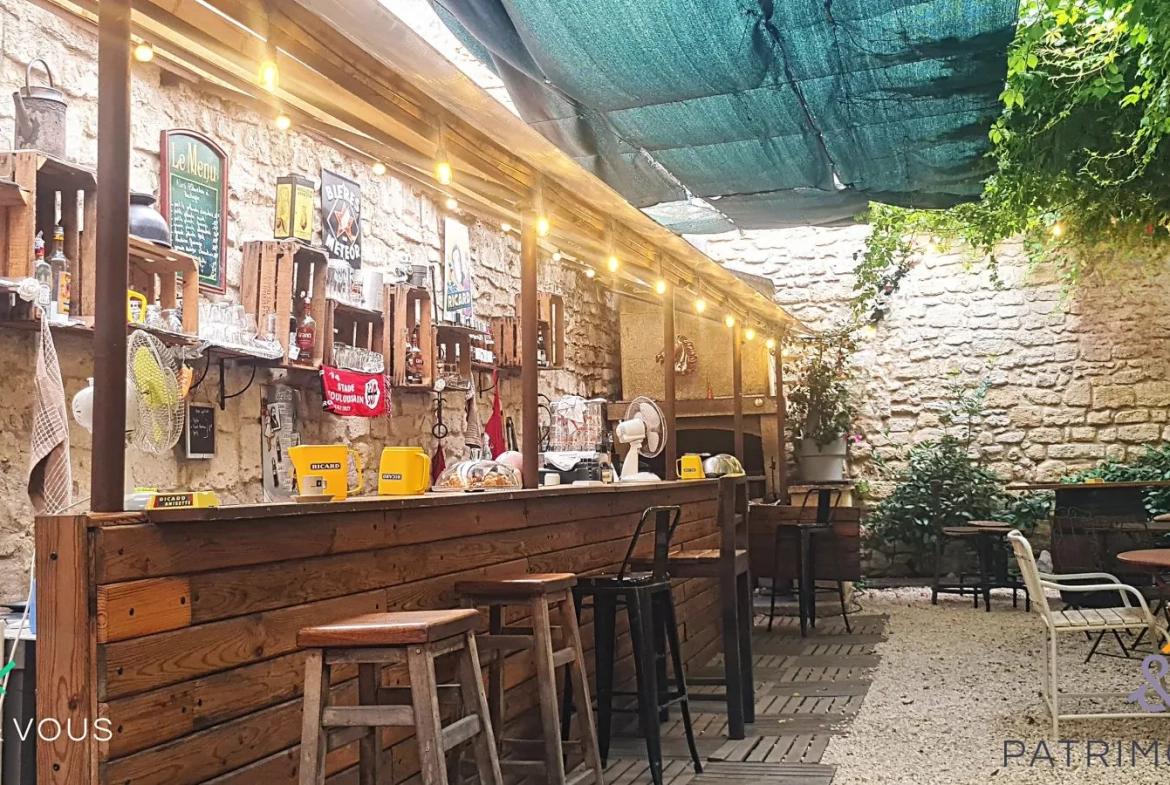 Fonds de commerce bar/restauration avec terrasse et logement à Beaucaire 