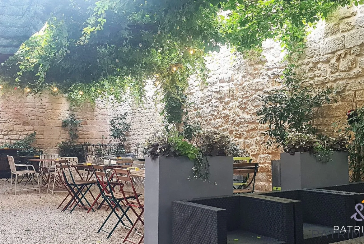 Fonds de commerce bar/restauration avec terrasse et logement à Beaucaire 
