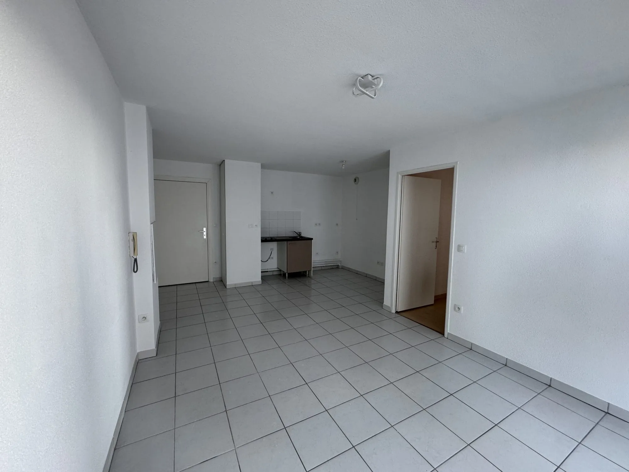 Appartement T2 lumineux avec balcon et garage à Blagnac dans le quartier Andromède 