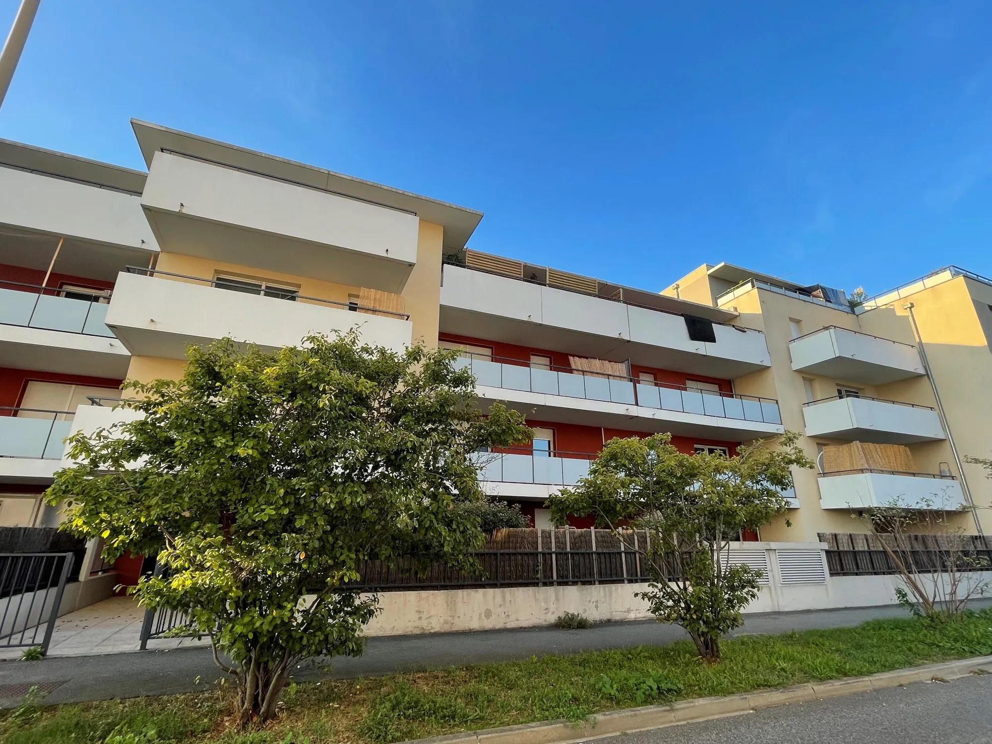 Appartement T2 lumineux avec balcon et garage à Blagnac dans le quartier Andromède 