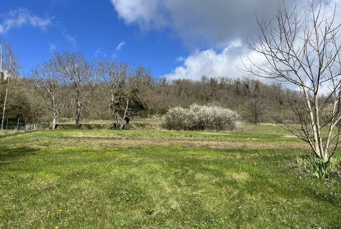Terrain à vendre à Laps de 1660 m² avec 500 m² constructibles viabilisés 
