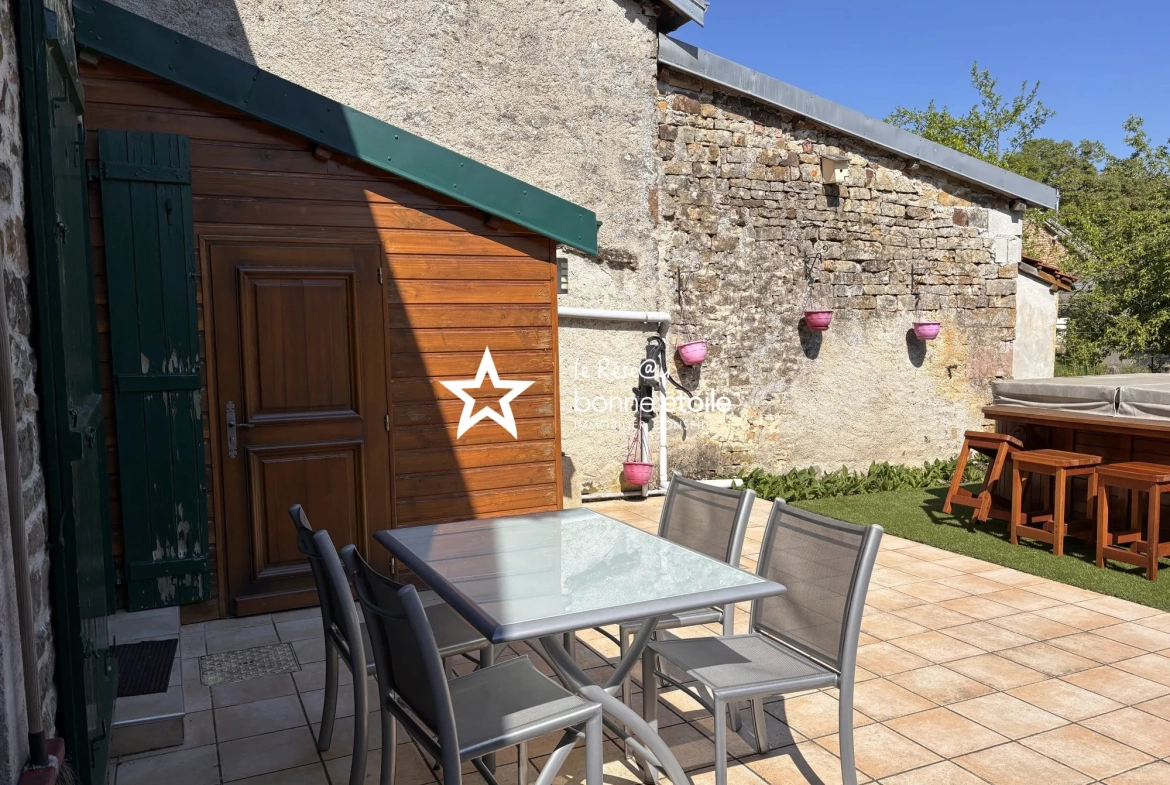 Charmante maison de village à Vicq avec terrasse et jardin arboré 