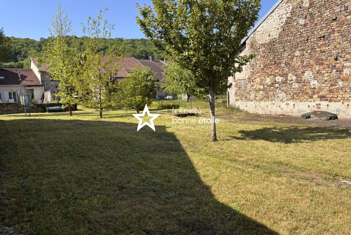 Charmante maison de village à Vicq avec terrasse et jardin arboré 
