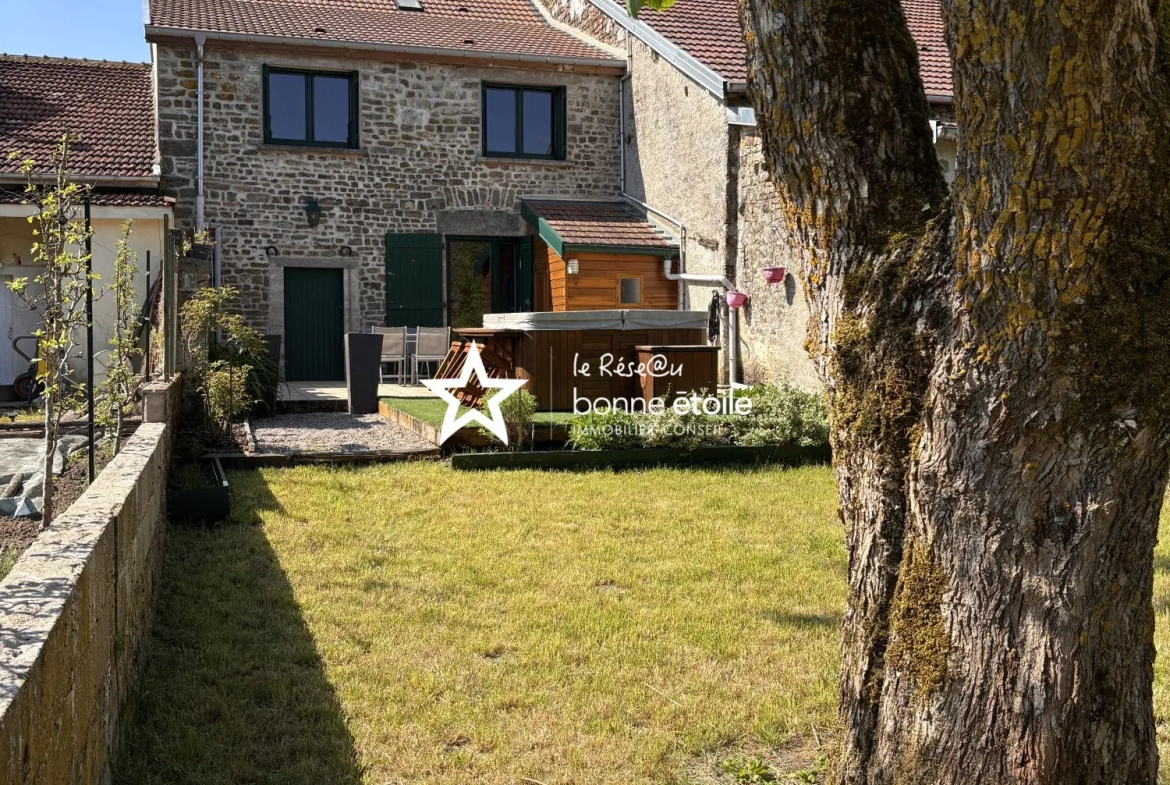 Charmante maison de village à Vicq avec terrasse et jardin arboré 