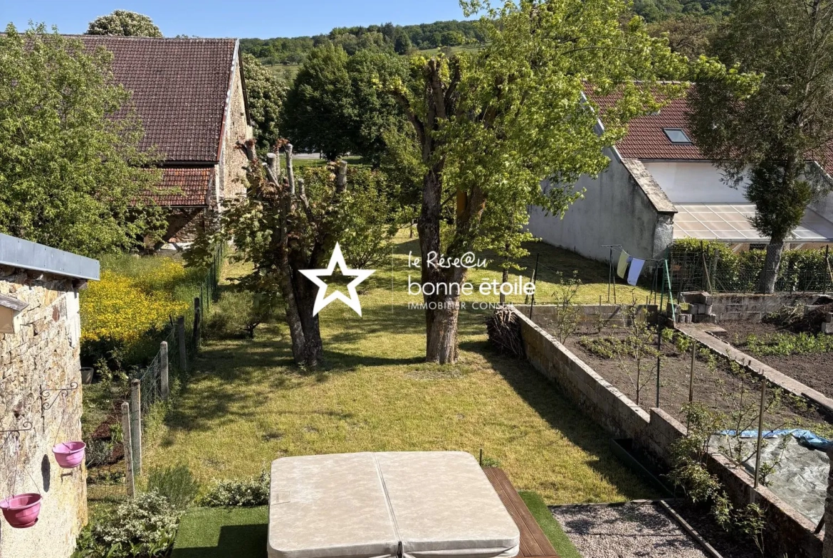 Charmante maison de village à Vicq avec terrasse et jardin arboré 