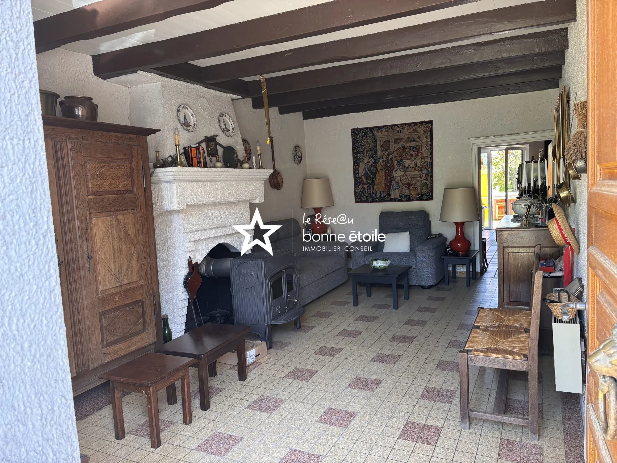 Charmante maison de village à Vicq avec terrasse et jardin arboré 