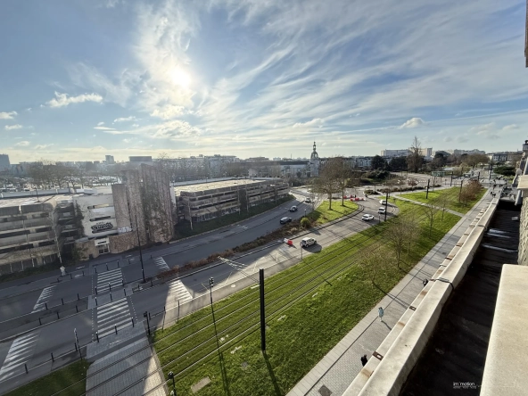Appartement T2 avec Vue Dégagée au Dernier Étage à Nantes