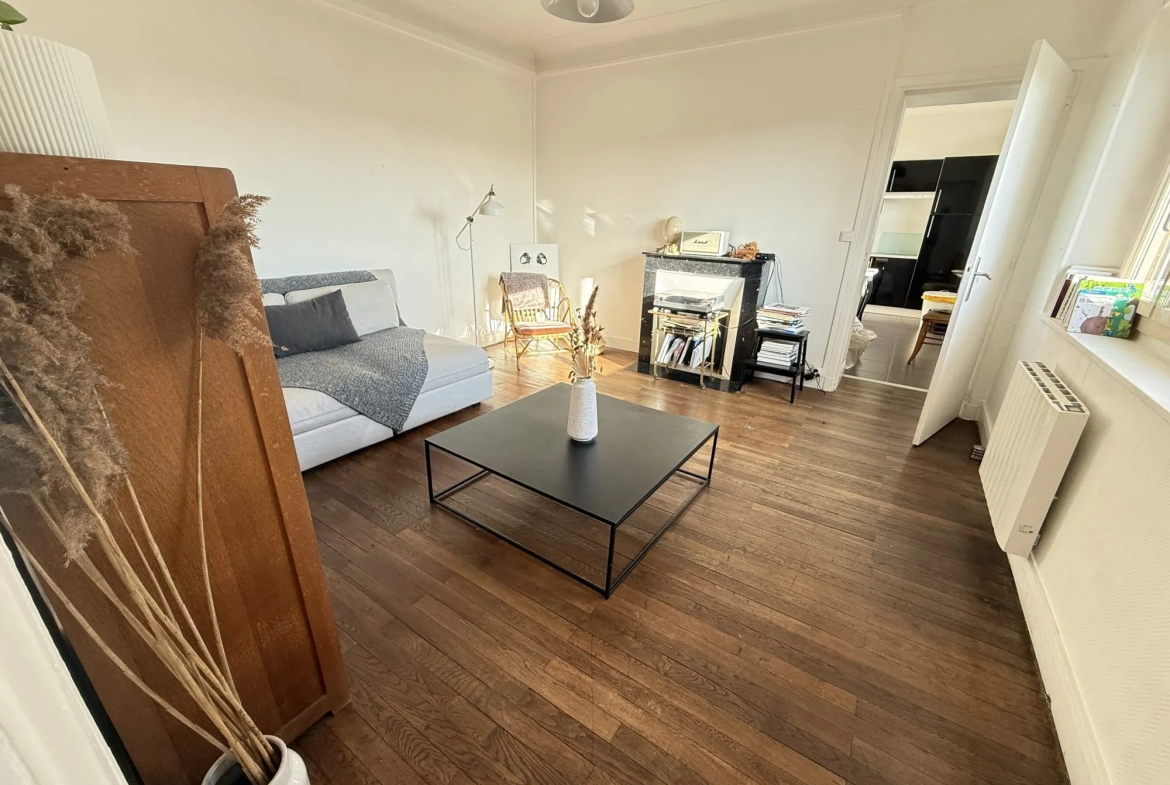 Appartement T2 avec Vue Dégagée au Dernier Étage à Nantes 