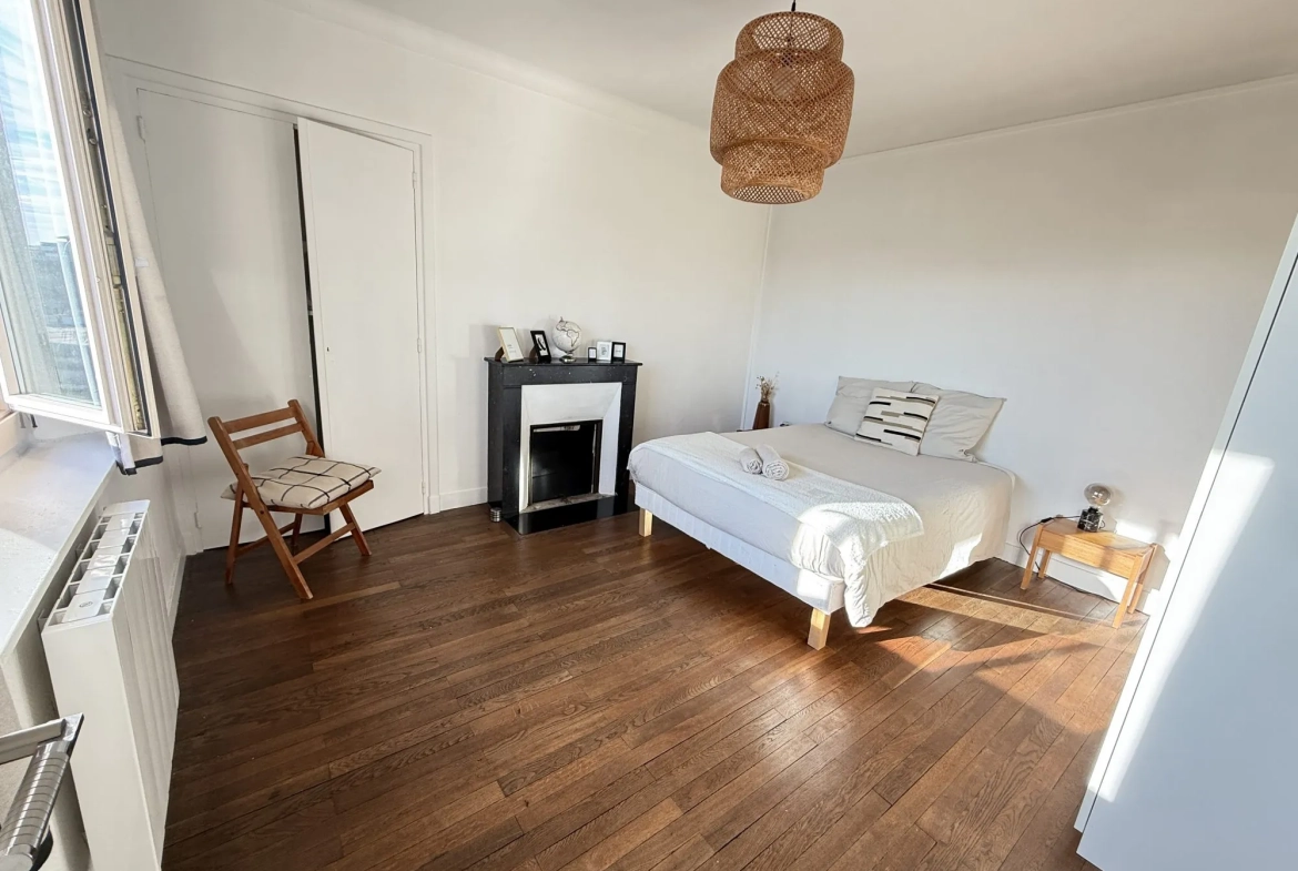 Appartement T2 avec Vue Dégagée au Dernier Étage à Nantes 