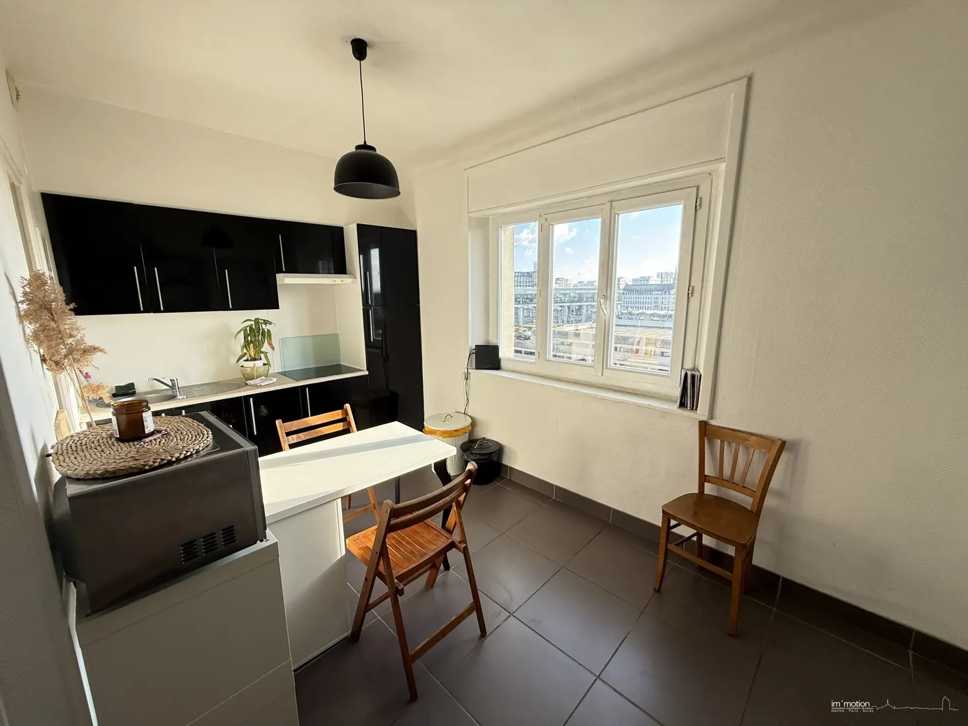 Appartement T2 avec Vue Dégagée au Dernier Étage à Nantes 