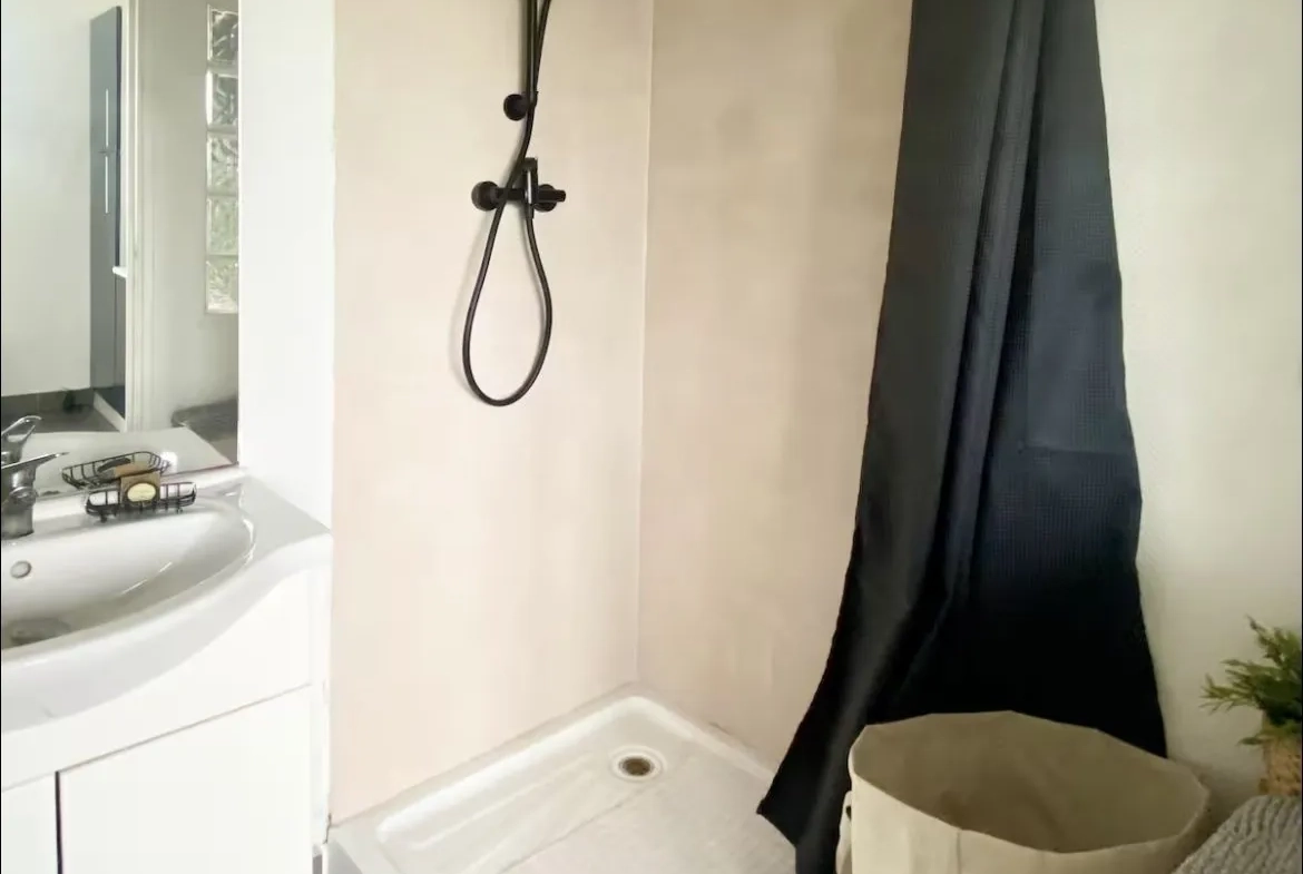 Appartement T2 avec Vue Dégagée au Dernier Étage à Nantes 