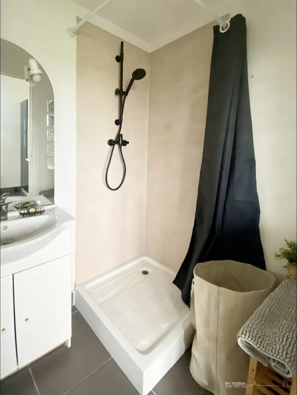 Appartement T2 avec Vue Dégagée au Dernier Étage à Nantes 