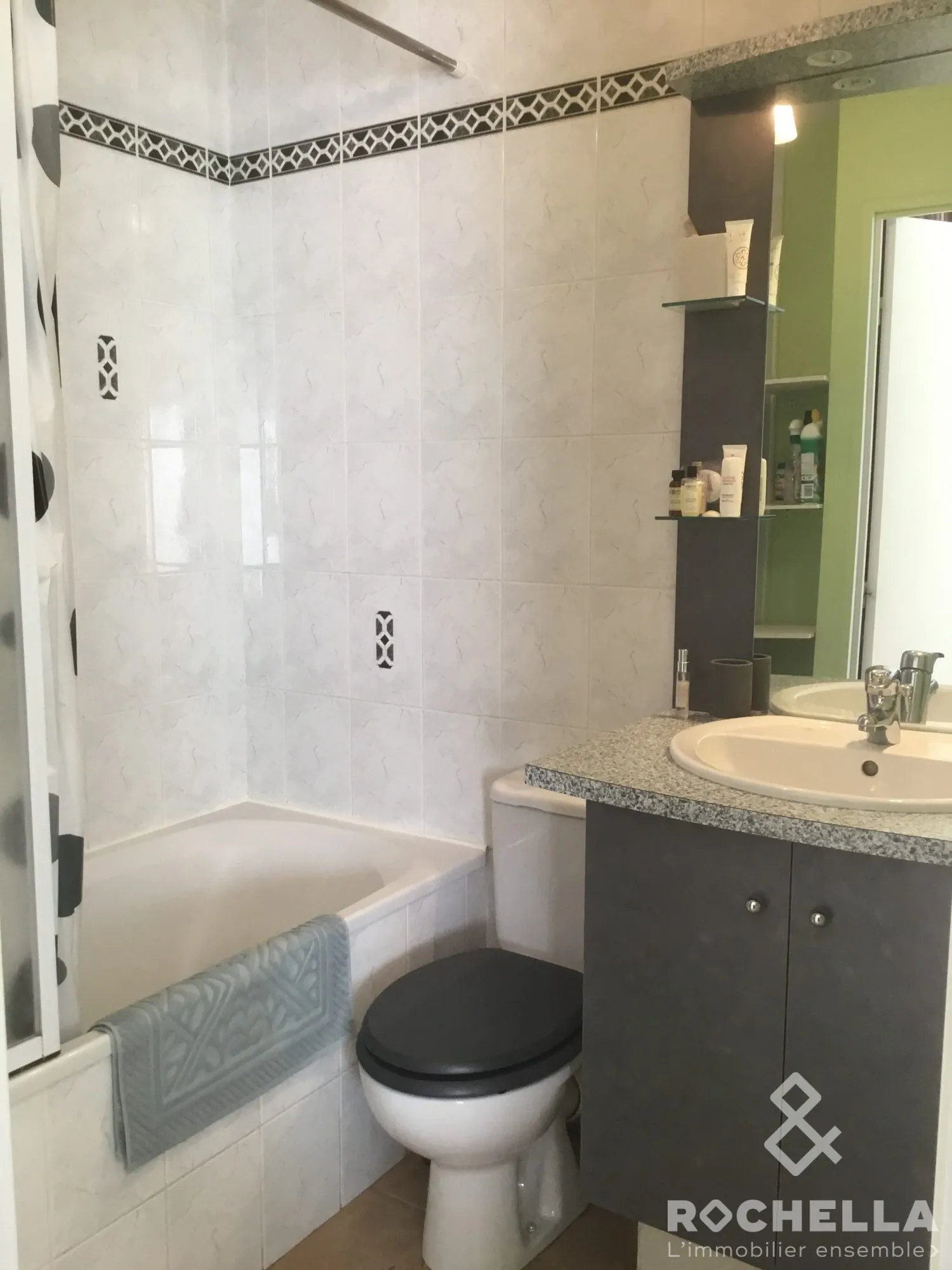 T2 avec balcon et piscine intérieure à Perigny, proche La Rochelle 