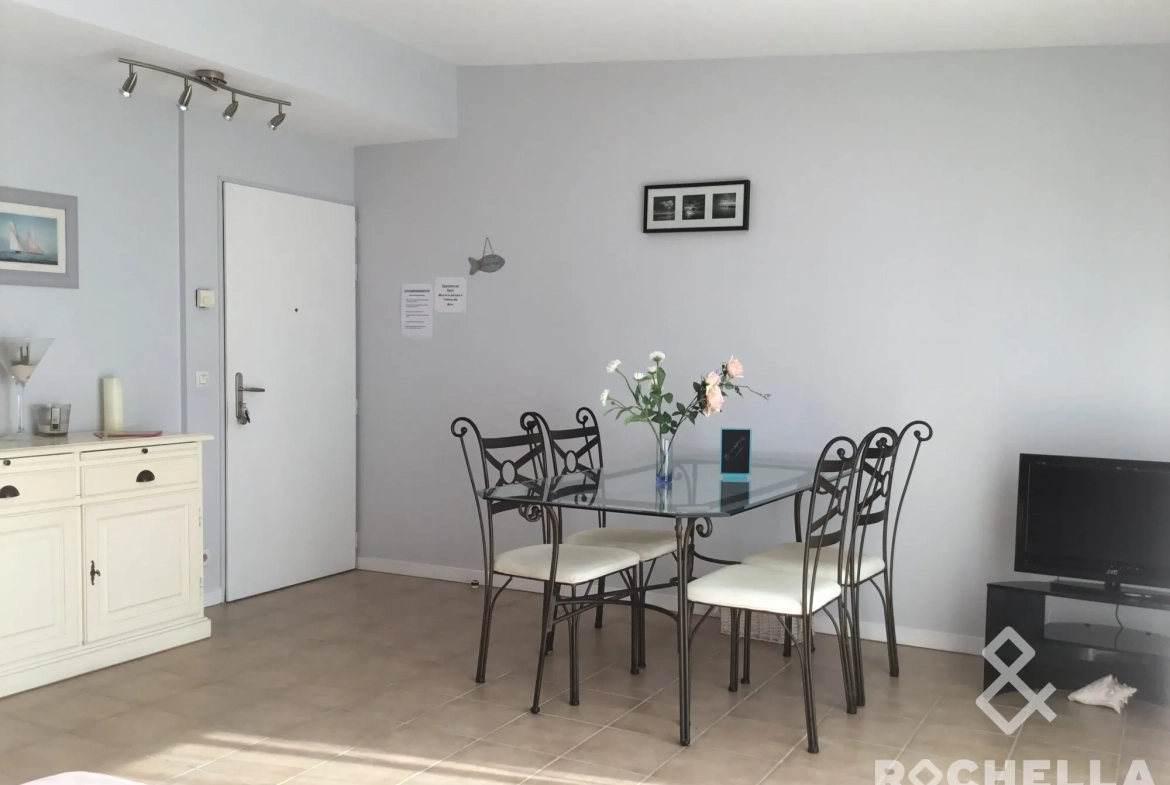 T2 avec balcon et piscine intérieure à Perigny, proche La Rochelle 
